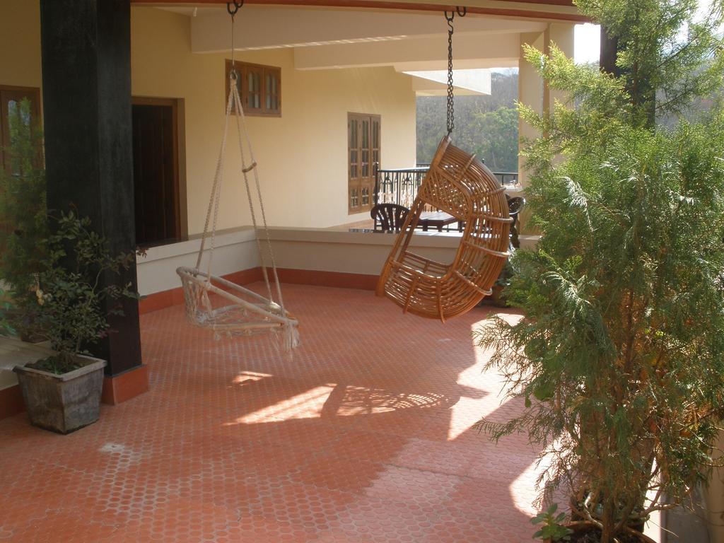 Jungle Palace Homestay Thekkady Exterior photo