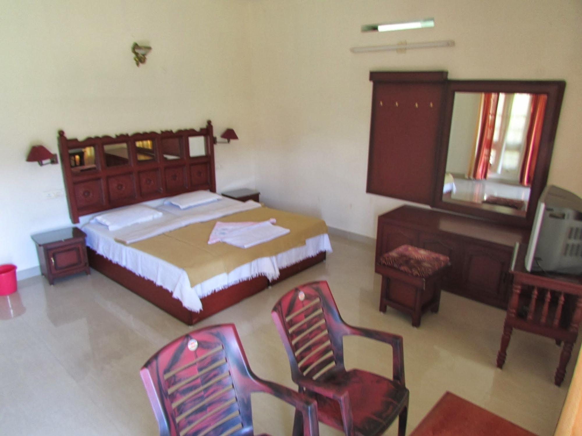 Jungle Palace Homestay Thekkady Exterior photo
