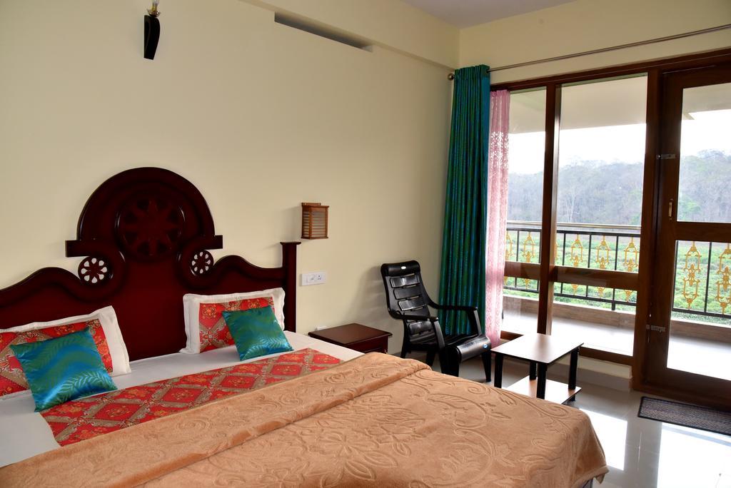 Jungle Palace Homestay Thekkady Exterior photo